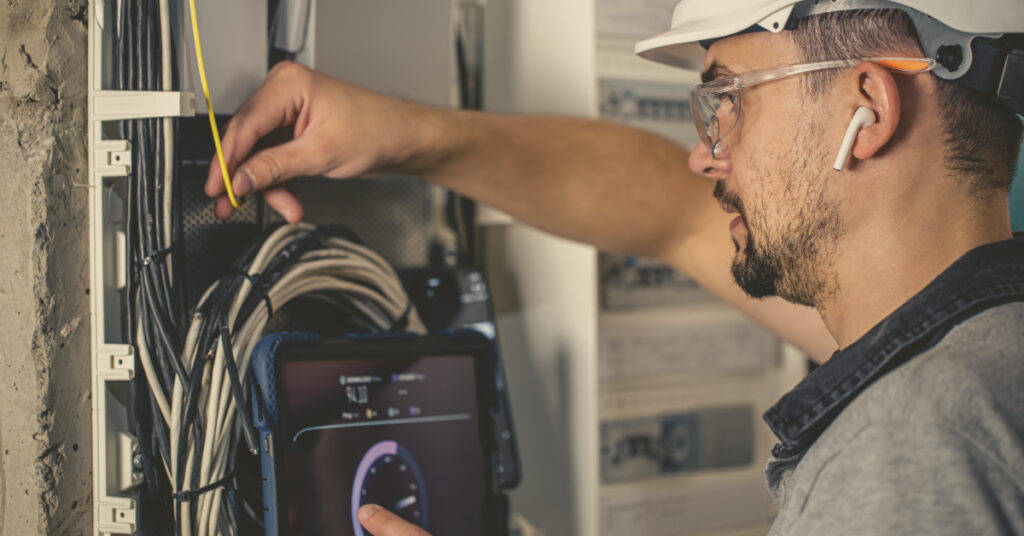 Electrical-System-Maintenance-Challenges-in-Saudi-Arabia’s-Summer