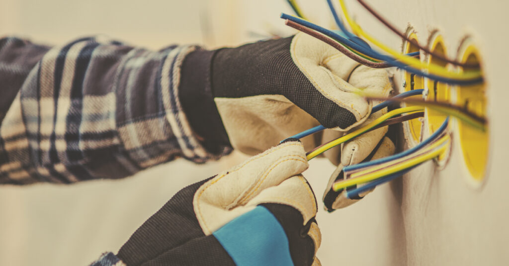 How-Summer-Heat-Affects-Electrical-Insulation-in-Saudi-Arabia
