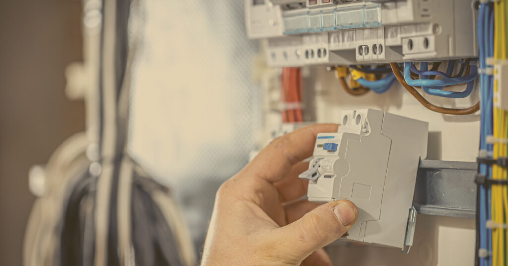 Impact-of-Extreme-Heat-on-Electrical-Components-in-Saudi-Arabia
